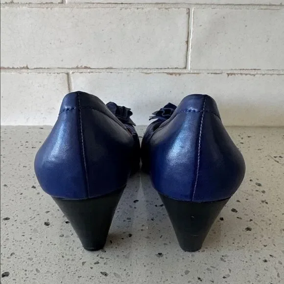 Vince Camuto Blueberry Leather Cone Heels Pumps Rosette Detail Women’s Size 7.5B - Picture 3 of 12